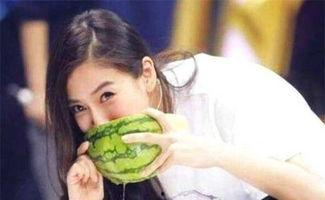 20位明星吃瓜,20位明星同框吃瓜,揭秘幕后真相